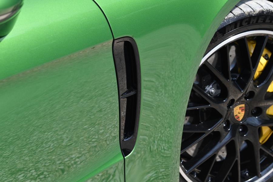 Детали экстерьера Porsche Panamera GTS 2019 года  (UK) (фото 2 из 17)